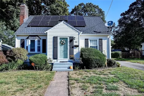 35 Marshall Rd, Manchester, CT 06040