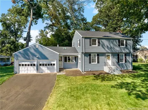 8 Hawthorne Ter, Branford, CT 06405