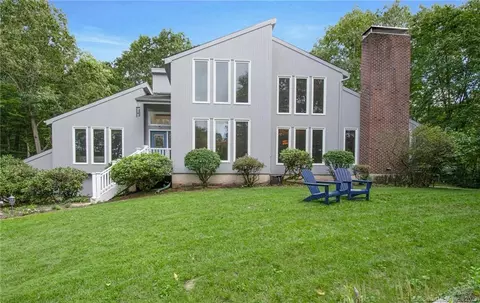56 Strickland St, Glastonbury, CT 06033