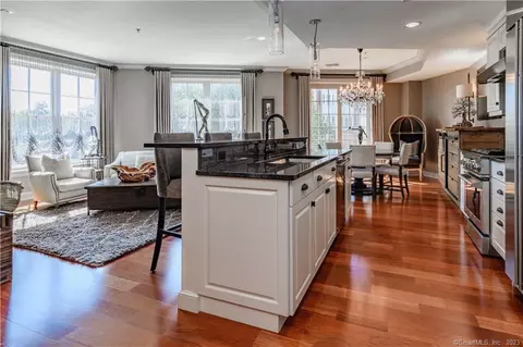85 Memorial Rd #201, West Hartford, CT 06107