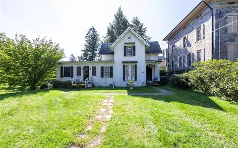 85 Deforest St, Watertown, CT 06795