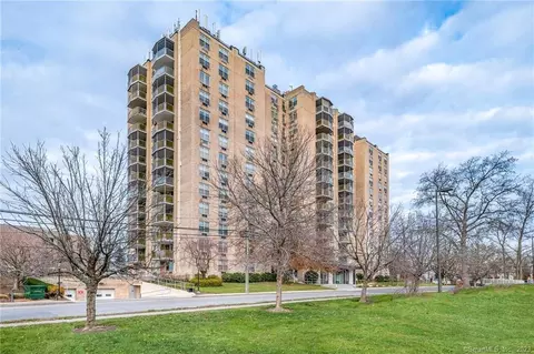 1 Strawberry Hill Ct #9A, Stamford, CT 06902