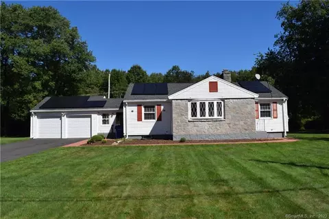 7 Wyndemere Rd, Bloomfield, CT 06002