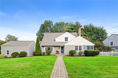 17 Sandhurst Dr, West Hartford, CT 06107