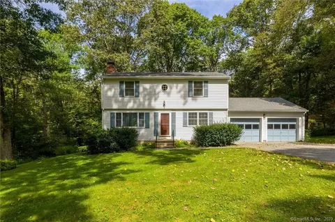 30 Colleen St, Killingly, CT 06239