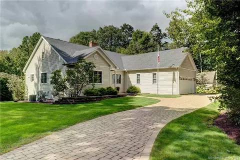 69 Troutwood Dr, New Hartford, CT 06057