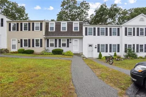1 Lakeside Dr #L, Ledyard, CT 06339
