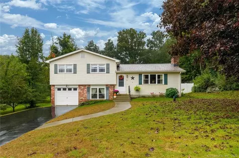 77 Grand View Ter, Brooklyn, CT 06234