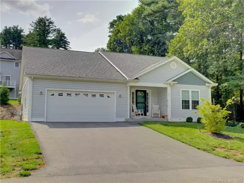 297 Sabin St #34, Putnam, CT 06260