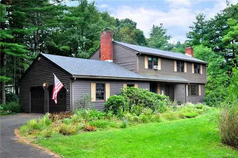 19 Fawn Dr, Granby, CT 06035