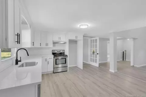 32 Lynch Ter, Enfield, CT 06082