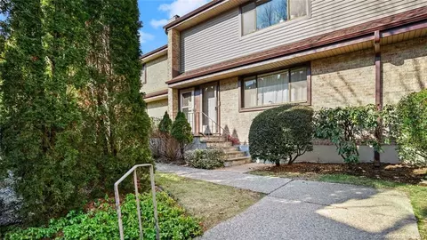2437 Bedford St #C16, Stamford, CT 06905