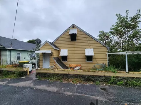 475 N Walnut St, Waterbury, CT 06704