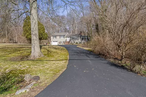 44 E Cross Rd, Stamford, CT 06907