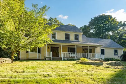 75 Olde Orchard Rd, Clinton, CT 06413