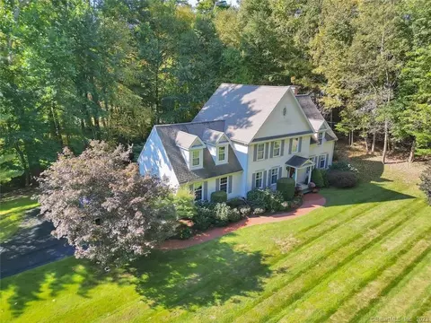 1 Clover Ln, Simsbury, CT 06089