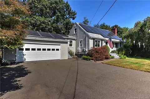 11 Landin St, Woodbridge, CT 06525