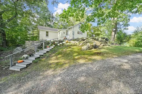 11 Mountain Rd, Wilton, CT 06897