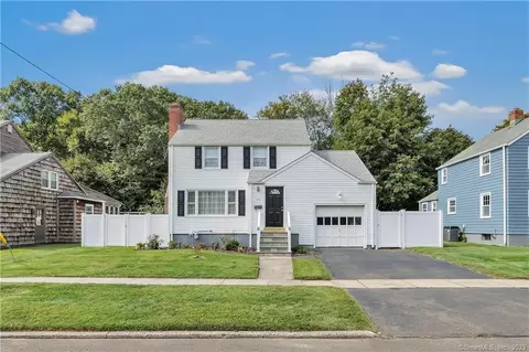 1205 Salvia St, Stratford, CT 06614