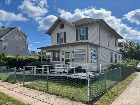 322 Blohm St, West Haven, CT 06516