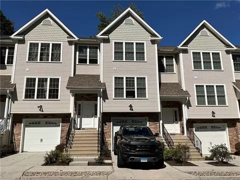 3 Oak Meadows Dr #3, Brookfield, CT 06804