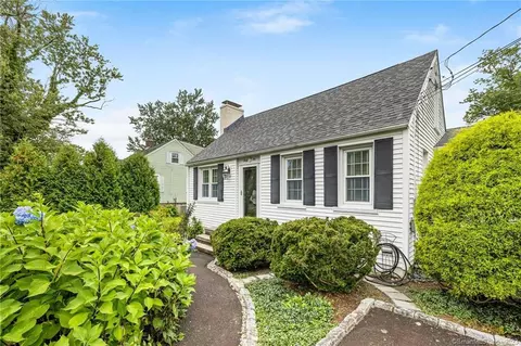 46 Boylston St, Meriden, CT 06450