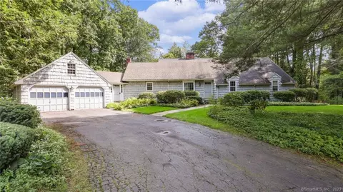 8 Nod Brook Dr, Simsbury, CT 06070