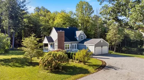 2 Pinewood Trl, Deep River, CT 06417