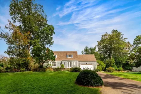 128 Stonybrook Rd, Fairfield, CT 06824