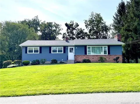 8 Charcoal Ridge Dr S, Danbury, CT 06811