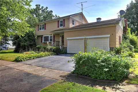 65 Long Bow Rd, Stratford, CT 06614