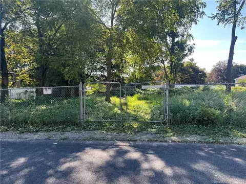 35 Beckerle St, Danbury, CT 06811