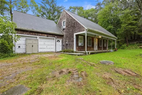 160 Hewitt Rd, Stonington, CT 06355