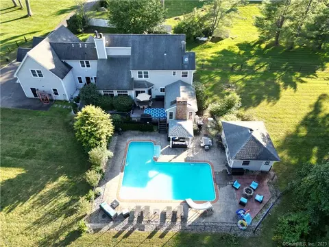 14 Country Club Rd, Seymour, CT 06483