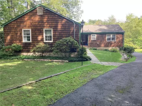 150 Fishing Trl, Stamford, CT 06903