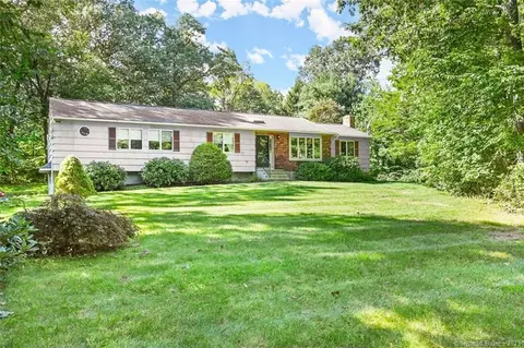 26 Highland Rd, Oxford, CT 06478