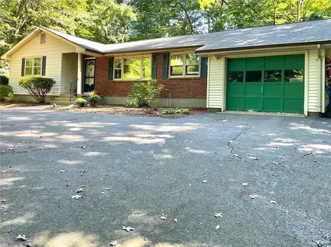 868 Neipsic Rd, Glastonbury, CT 06033