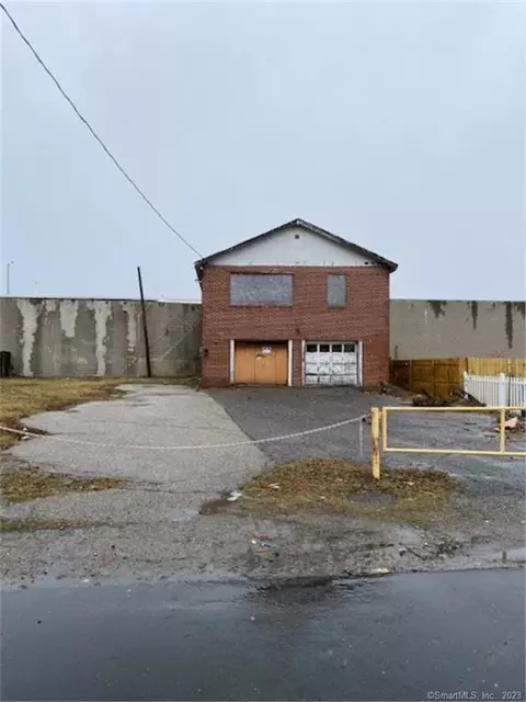 237 Smith St, Bridgeport, CT 06607