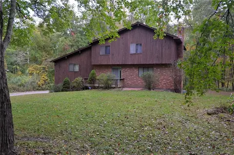 6 Arapaho Rd, Brookfield, CT 06804
