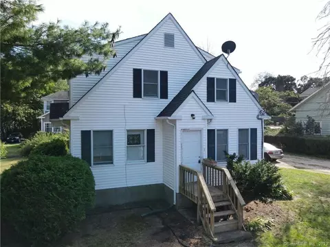 29 Uncas Ave, Waterford, CT 06375