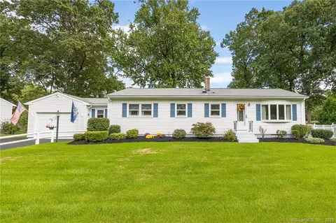 7 Winding Ln, Enfield, CT 06082