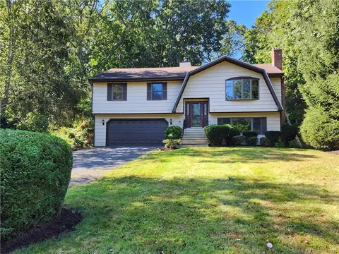19 Round Hill Rd, Trumbull, CT 06611