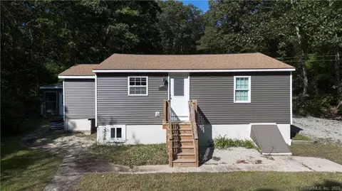 18 Waltham Ave, Putnam, CT 06260