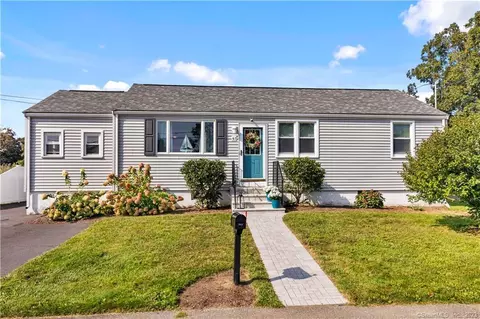 41 Washington Ave, Old Lyme, CT 06371