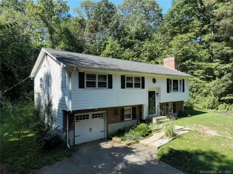 18 Sherwood Dr, Stonington, CT 06378