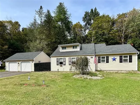 1053 Main St N, Woodbury, CT 06798
