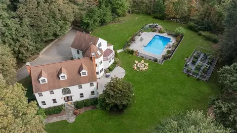 22 Drummer Ln, Redding, CT 06896