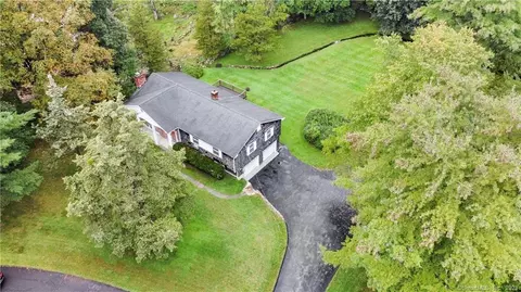 44 Riverbank Dr, Stamford, CT 06903