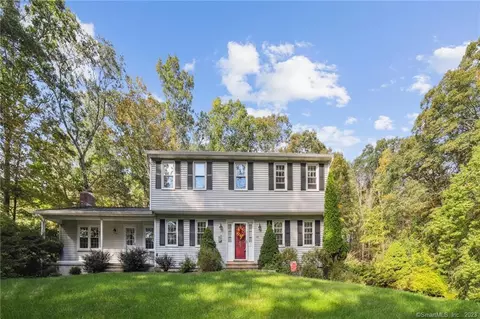 98 Pond View Cir, Guilford, CT 06437