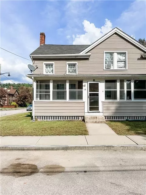 15 Park Dr, Sprague, CT 06330